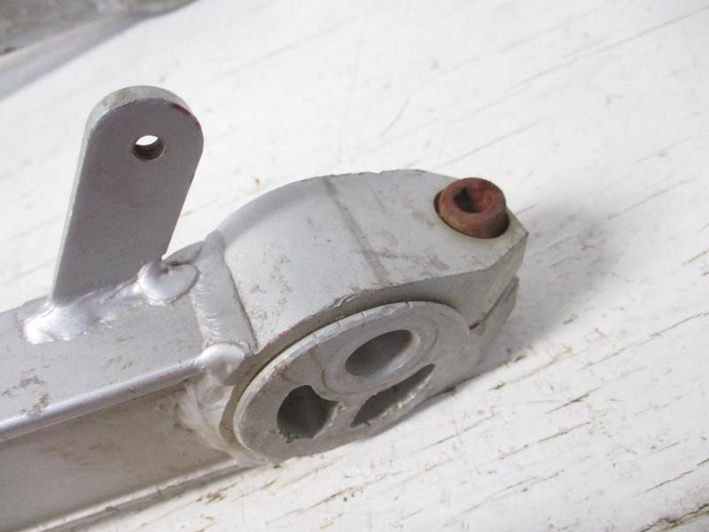83 Kawasaki ZX 750 A GPz Swingarm 33001-1215-F2 1983-1984